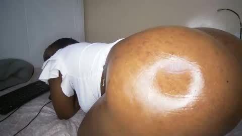 dollqueen_ online show from 10.04.25