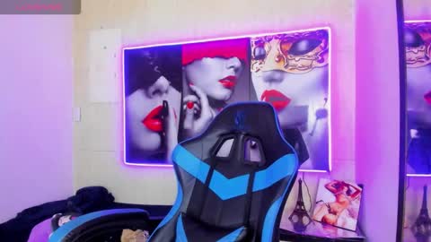 Snapshot of dolly_boob chatting on 01.08.26 dolly_boob online show from 01.08.26