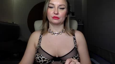 DOM MUMMY online show from 12.21.24