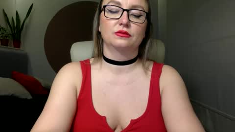 DOM MUMMY online show from 11.19.25