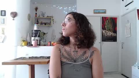 Snapshot of domenica_dos_ouros chatting on 04.17.26 sweet domme online show from 04.17.26