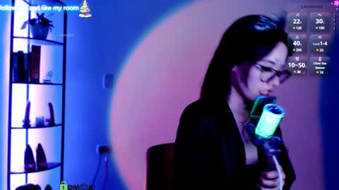 Snapshot of domgiirl chatting on 12.14.24 Mistress online show from 12.14.24