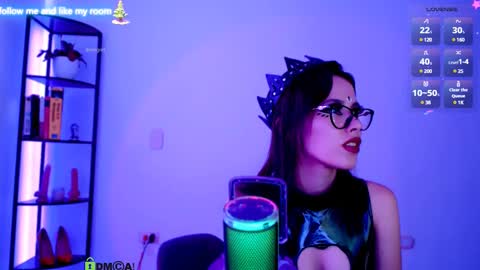 Snapshot of domgiirl chatting on 12.17.24 Mistress online show from 12.17.24