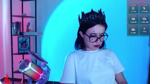 Snapshot of domgiirl chatting on 11.19.25 Mistress online show from 11.19.25