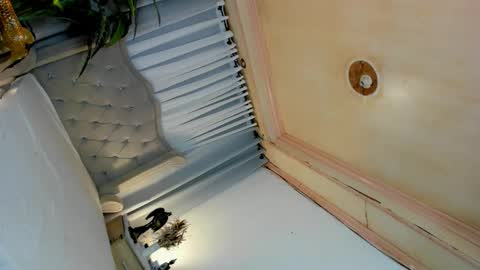 Snapshot of dominantgoddessontop chatting on 09.24.25 CALL ME BABY BELLA online show from 09.24.25