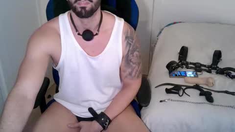 Snapshot of dominatedtitan chatting on 11.14.25 DominatedTitan online show from 11.14.25