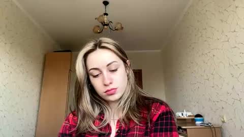 Mia online show from 04.17.26