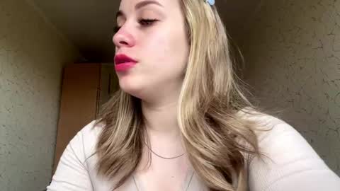 Mia online show from 04.20.26
