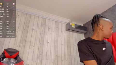 Snapshot of dominicsccott chatting on 03.02.25 Dominicscott online show from 03.02.25