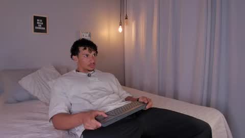 Snapshot of dominik_drake chatting on 04.21.26 Dominik Drake online show from 04.21.26