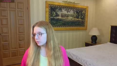 Snapshot of domoniqueepperley chatting on 11.16.25 Macy online show from 11.16.25