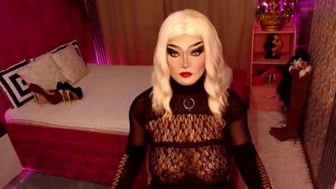 Snapshot of domtrans4sub chatting on 12.25.24 online show from 12.25.24