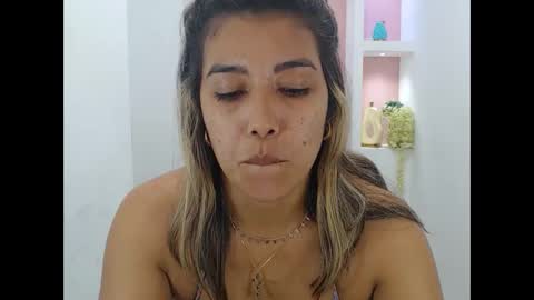 dona_tella online show from 09.11.25