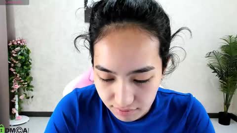 Aura online show from 10.12.25