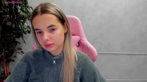 Snapshot of donnaaa_evans chatting on 03.11.25 Donna On GMT2 Mon-Fri 3-9 AM online show from 03.11.25