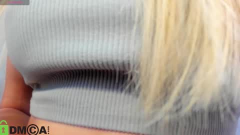 Snapshot of donnaaa_evans chatting on 09.12.25 Donna On GMT2 Mon-Fri 3-9 AM online show from 09.12.25