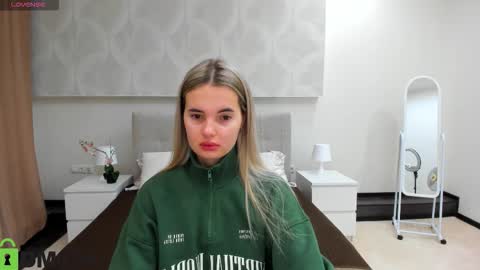 Snapshot of donnaaa_evans chatting on 11.23.25 Donna On GMT2 Mon-Fri 3-9 AM online show from 11.23.25