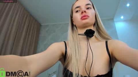 Snapshot of donnaaa_evans chatting on 11.26.25 Donna On GMT2 Mon-Fri 3-9 AM online show from 11.26.25