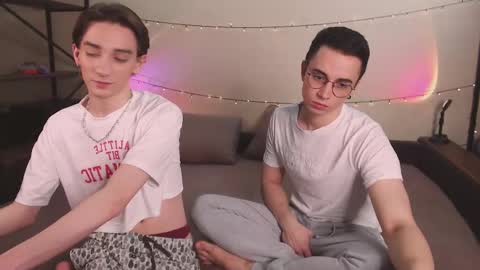 Snapshot of dontknowloool chatting on 03.05.25 EliotKenny online show from 03.05.25