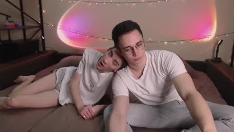 Snapshot of dontknowloool chatting on 03.08.25 EliotKenny online show from 03.08.25