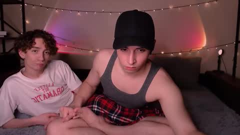 Snapshot of dontknowloool chatting on 12.19.25 EliotKenny online show from 12.19.25