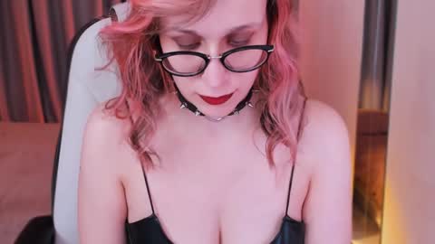 Snapshot of dora_marcelli chatting on 01.19.25 Your Dora Follow me 3 online show from 01.19.25
