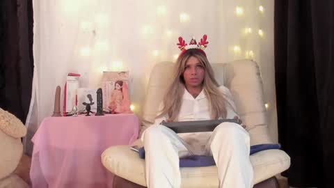 Nicolle online show from 12.22.24