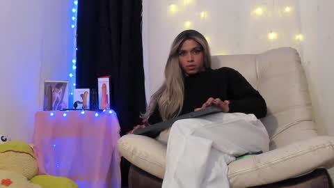 Nicolle online show from 01.04.25