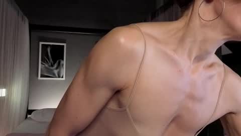 Dorothy Next stream on Monday at 3am-9am online show from 10.18.25