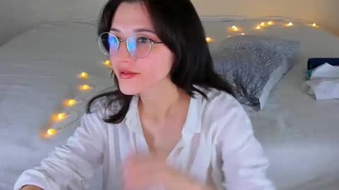 Snapshot of dorotty_ chatting on 12.18.25 Your Dorotty online show from 12.18.25