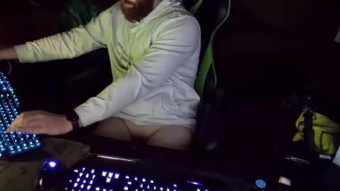 DotYourEyezez  online show from 12.10.24