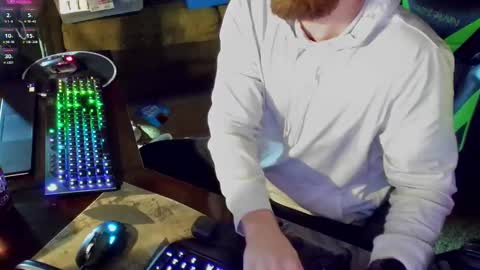 DotYourEyezez  online show from 01.04.25