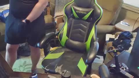 DotYourEyezez  online show from 02.04.25