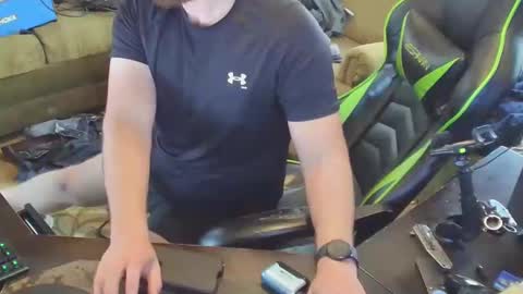 DotYourEyezez  online show from 02.04.25