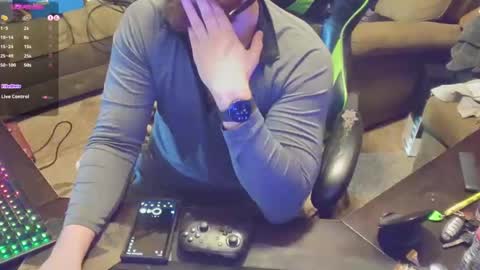 DotYourEyezez  online show from 03.04.25