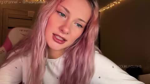 Lana  Eva  dont forget to give us a thumb up online show from 11.03.25