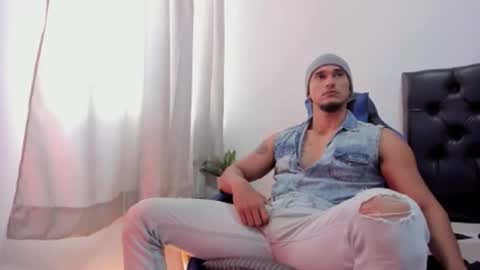 Isabella and Alessandro online show from 05.19.26