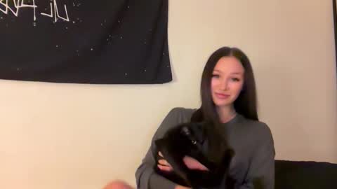 MOLLYYYY dont forget to give me a thumb up online show from 10.24.25