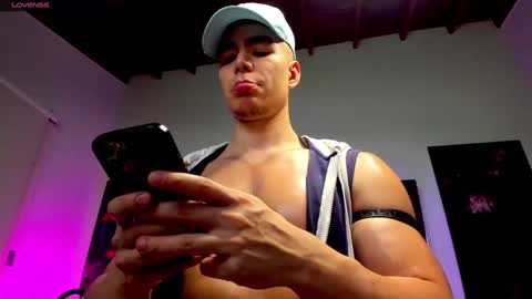 Douglas Safado online show from 02.23.25