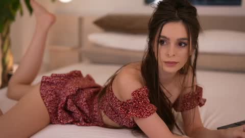 Snapshot of dovia chatting on 11.15.25 . . online show from 11.15.25