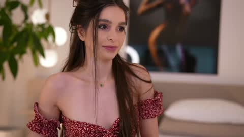 Snapshot of dovia chatting on 11.20.25 . . online show from 11.20.25