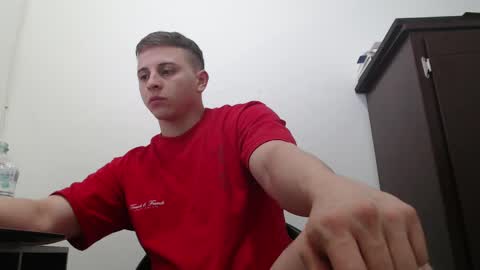 Snapshot of draco_boy2000 chatting on 09.19.25 draco_boy2000 online show from 09.19.25