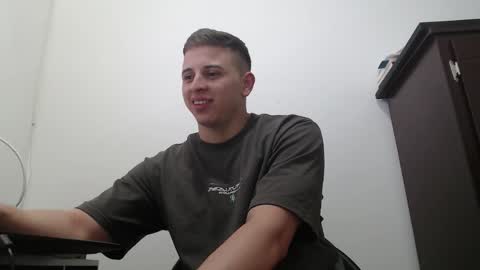 Snapshot of draco_boy2000 chatting on 09.23.25 draco_boy2000 online show from 09.23.25