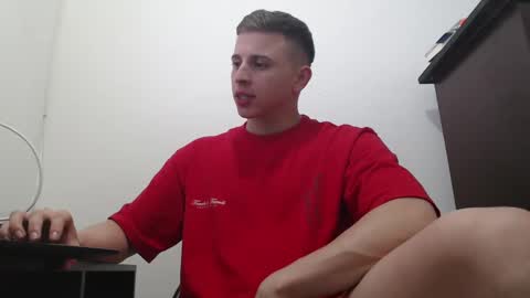 Snapshot of draco_boy2000 chatting on 09.29.25 draco_boy2000 online show from 09.29.25