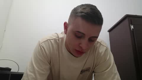 Snapshot of draco_boy2000 chatting on 10.11.25 draco_boy2000 online show from 10.11.25