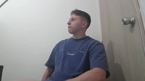 Snapshot of draco_boy2000 chatting on 11.18.25 draco_boy2000 online show from 11.18.25