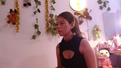 Snapshot of draculaura_x chatting on 04.21.26 Laura online show from 04.21.26