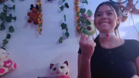 Snapshot of draculaura_x chatting on 05.03.26 Laura online show from 05.03.26