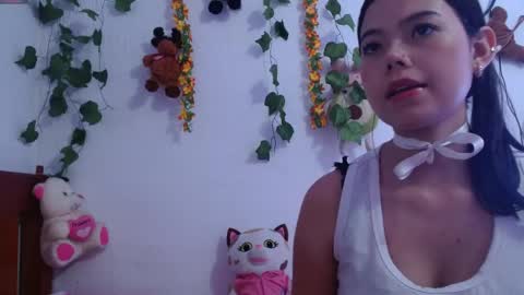 Snapshot of draculaura_x chatting on 05.03.26 Laura online show from 05.03.26