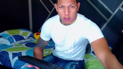 Snapshot of drake_jhonson08 chatting on 12.12.24 Drake online show from 12.12.24